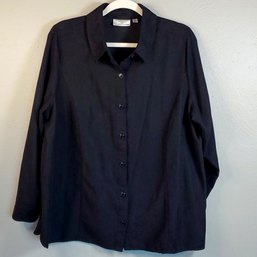 StudioWorks women's black button down dress shirt. Size 1X